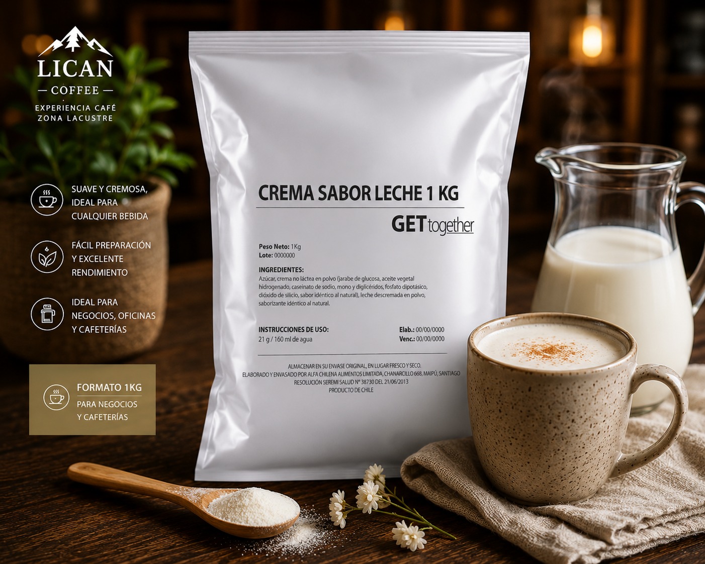 Envase de 1 kg de Crema sabor leche Lican Coffee junto a jarra de leche y taza humeante.
